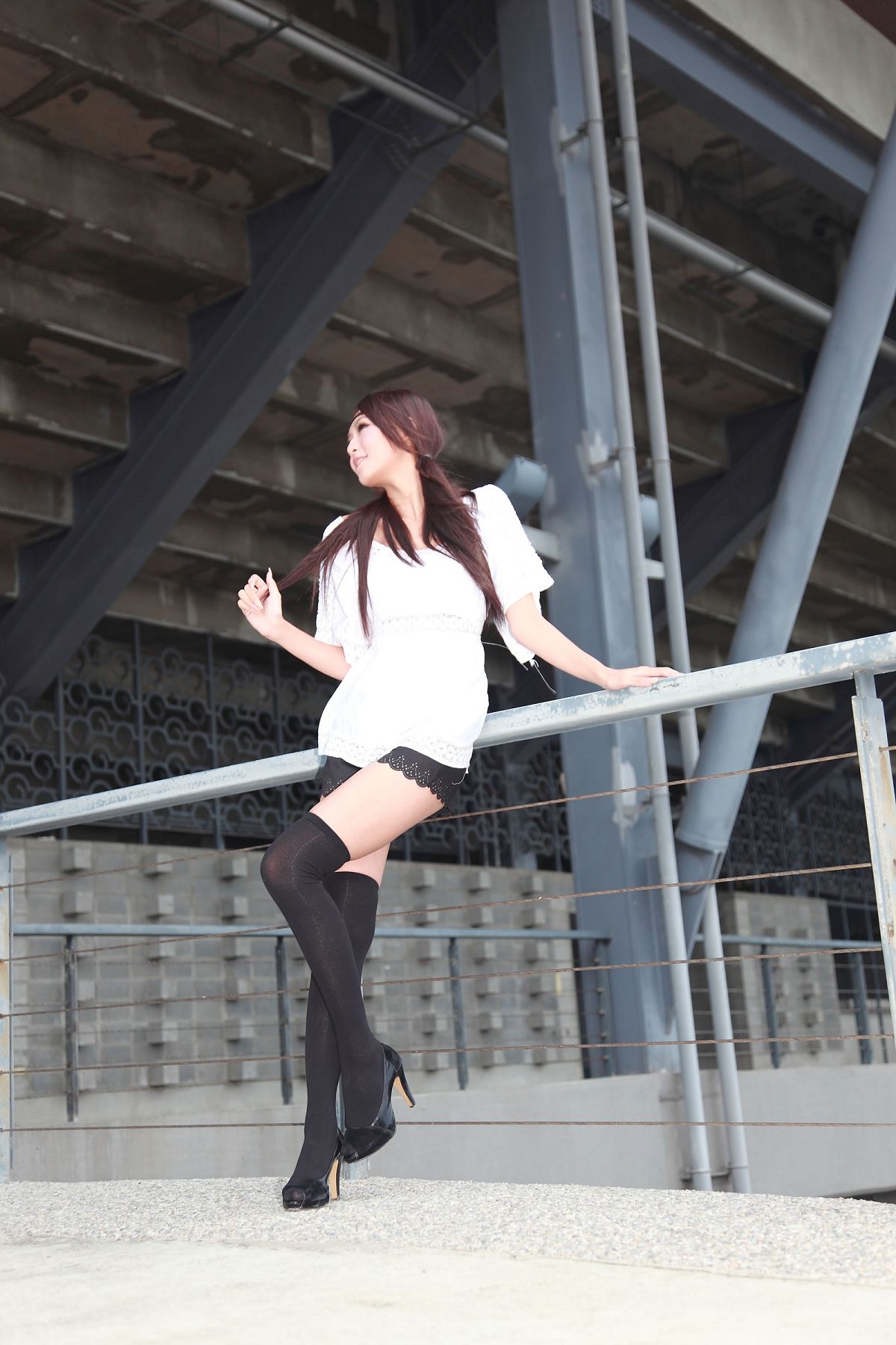 [Beautyleg] 女神新竹縣體育場小雪外拍-5 [25P]