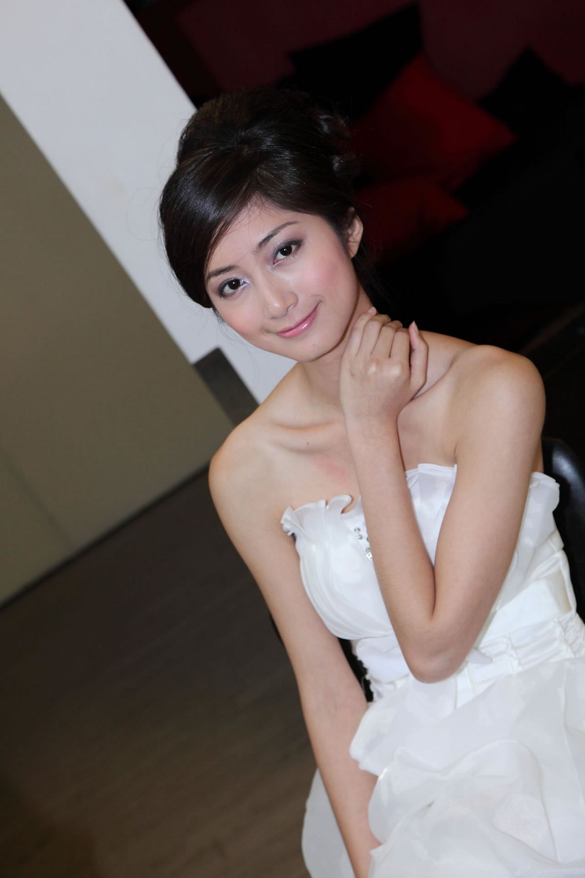 [Beautyleg] 女神Emily 爱容写真集 [75P]