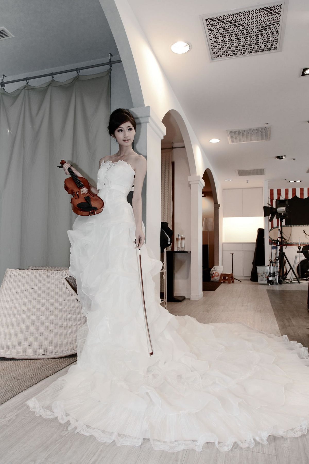 [Beautyleg] 女神Emily 爱容写真集 [75P]