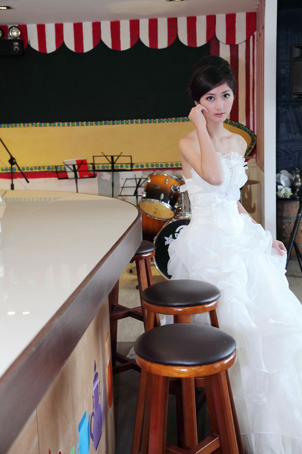 [Beautyleg] 女神Emily 爱容写真集 [75P]
