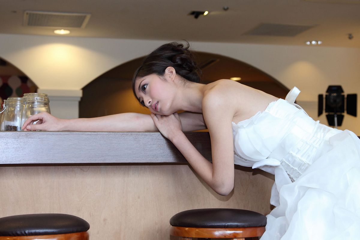 [Beautyleg] 女神Emily 爱容写真集 [75P]