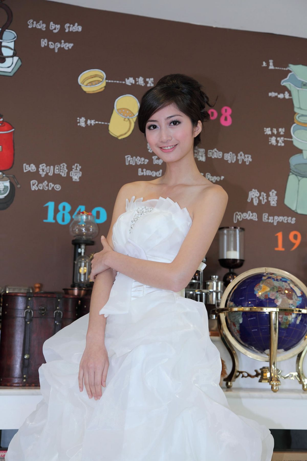 [Beautyleg] 女神Emily 爱容写真集 [75P]