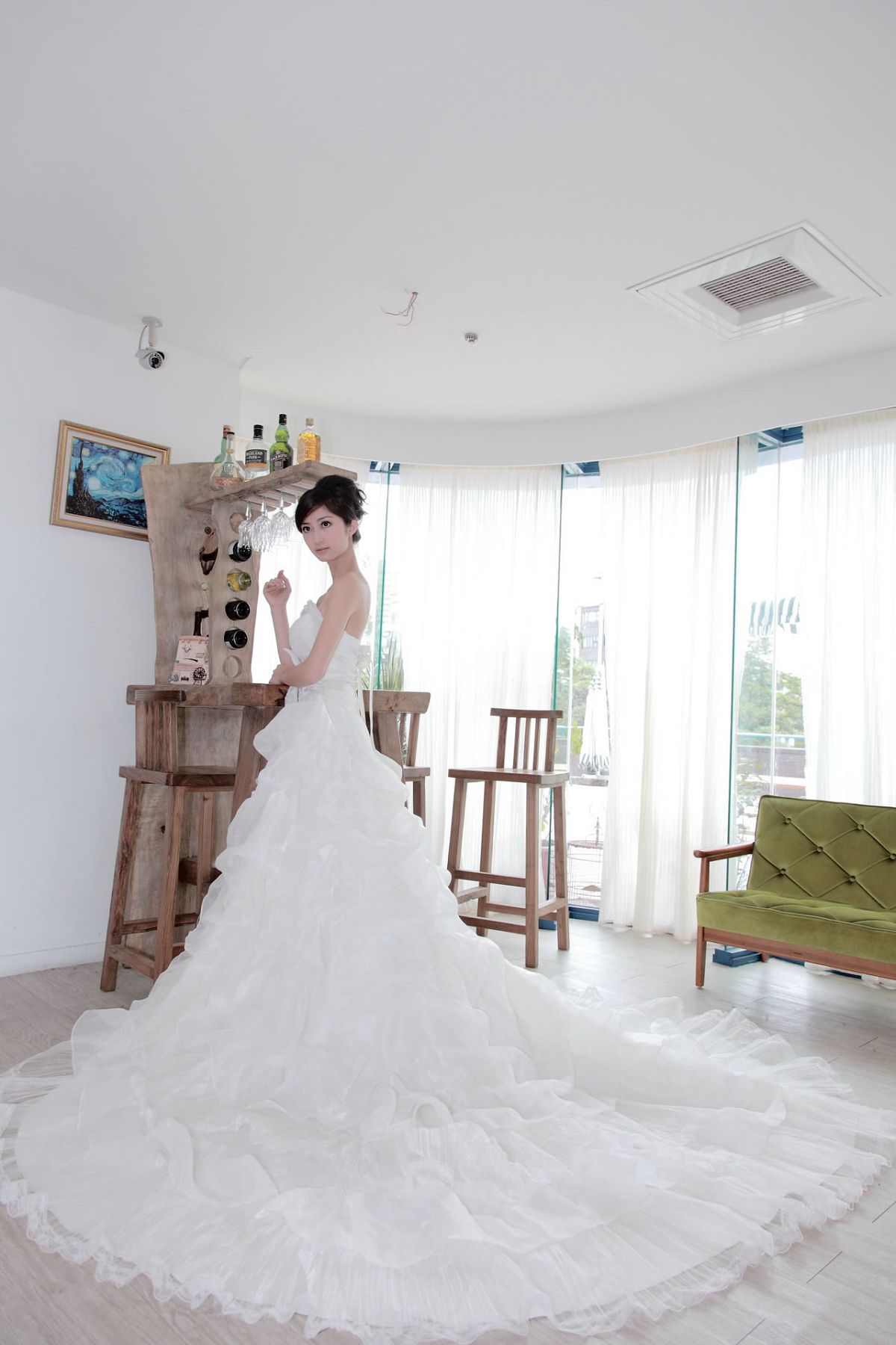 [Beautyleg] 女神Emily 爱容写真集 [75P]