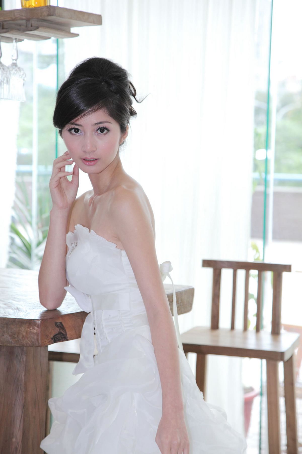 [Beautyleg] 女神Emily 爱容写真集 [75P]