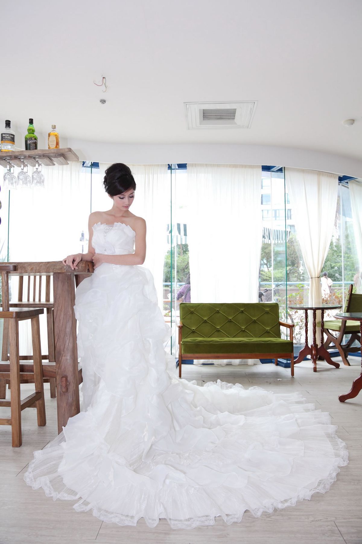 [Beautyleg] 女神Emily 爱容写真集 [75P]
