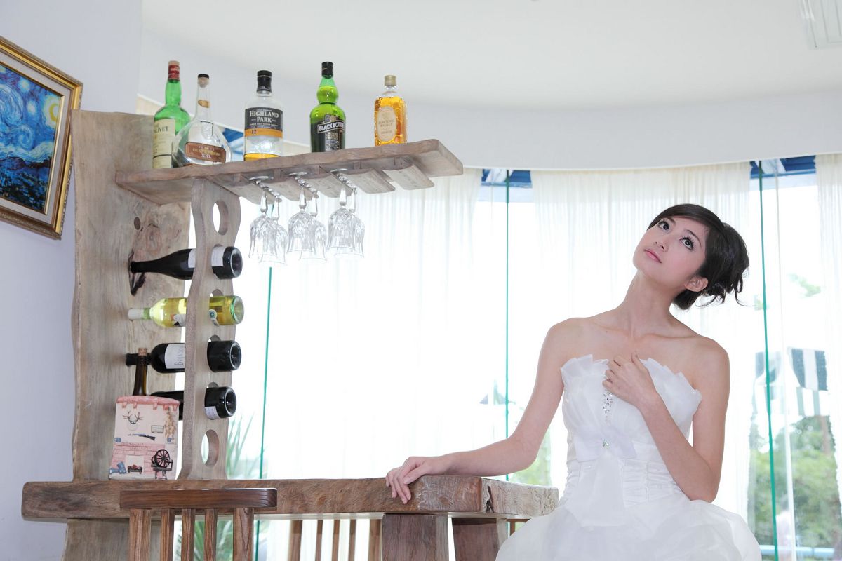 [Beautyleg] 女神Emily 爱容写真集 [75P]