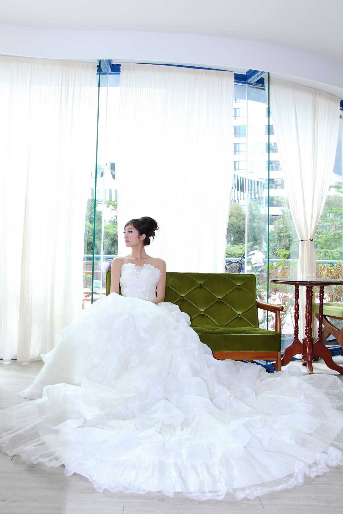 [Beautyleg] 女神Emily 爱容写真集 [75P]