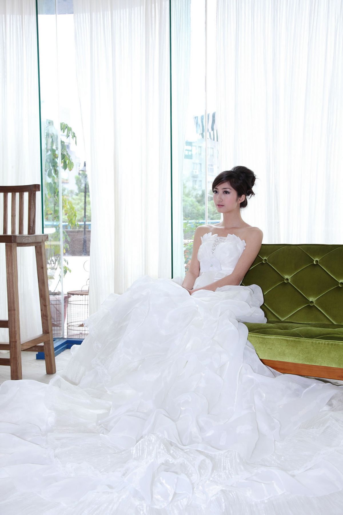 [Beautyleg] 女神Emily 爱容写真集 [75P]
