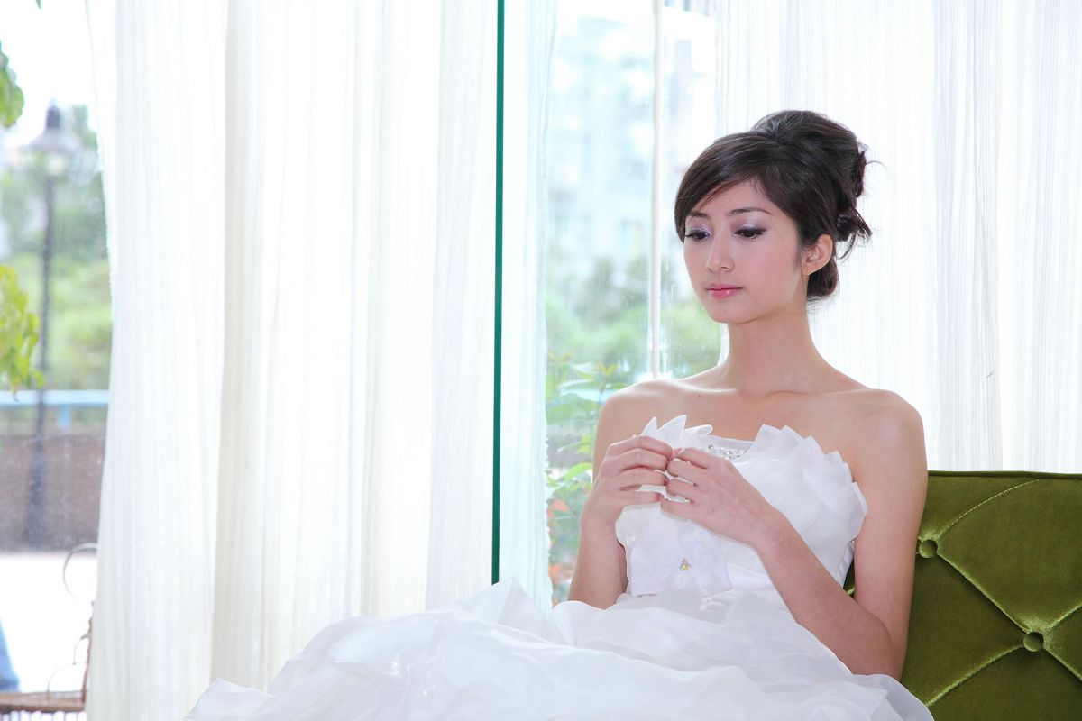 [Beautyleg] 女神Emily 爱容写真集 [75P]