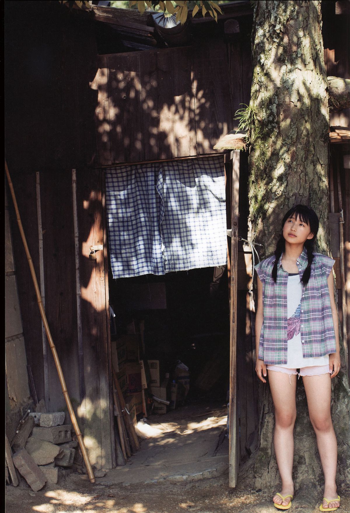 鞘師里保 写真集 『 太陽 』 [92P]