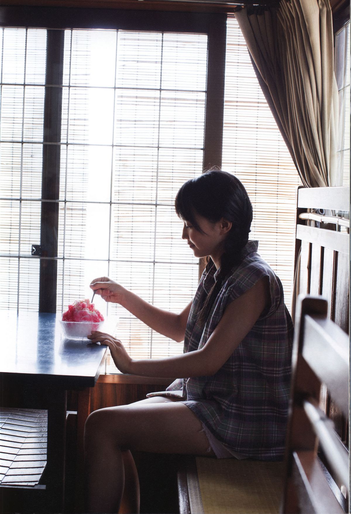鞘師里保 写真集 『 太陽 』 [92P]