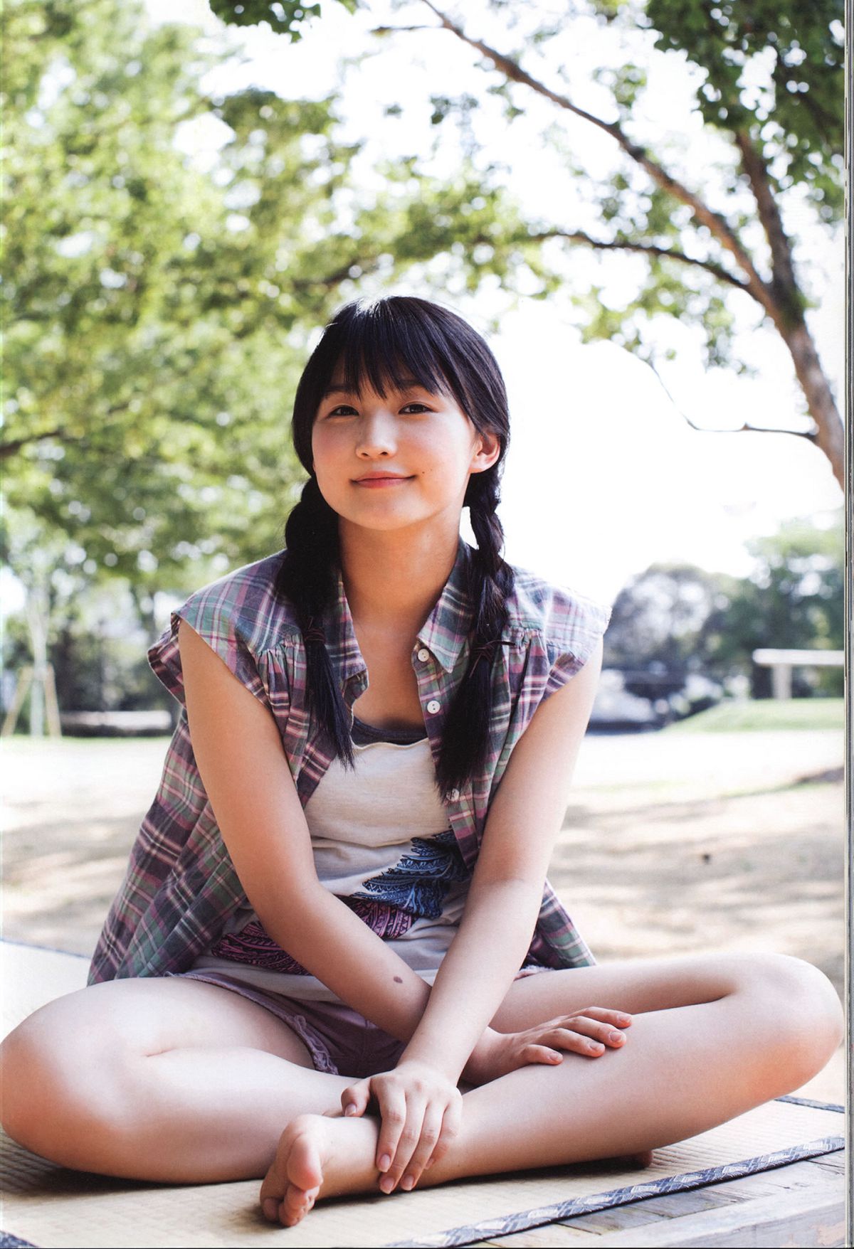 鞘師里保 写真集 『 太陽 』 [92P]
