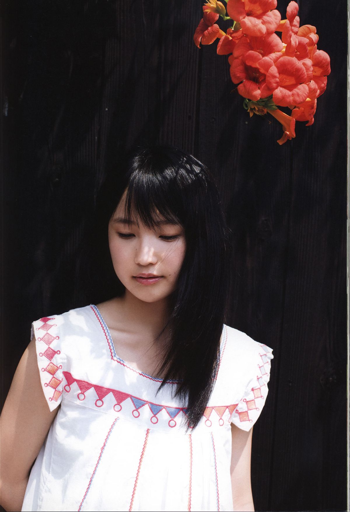 鞘師里保 写真集 『 太陽 』 [92P]