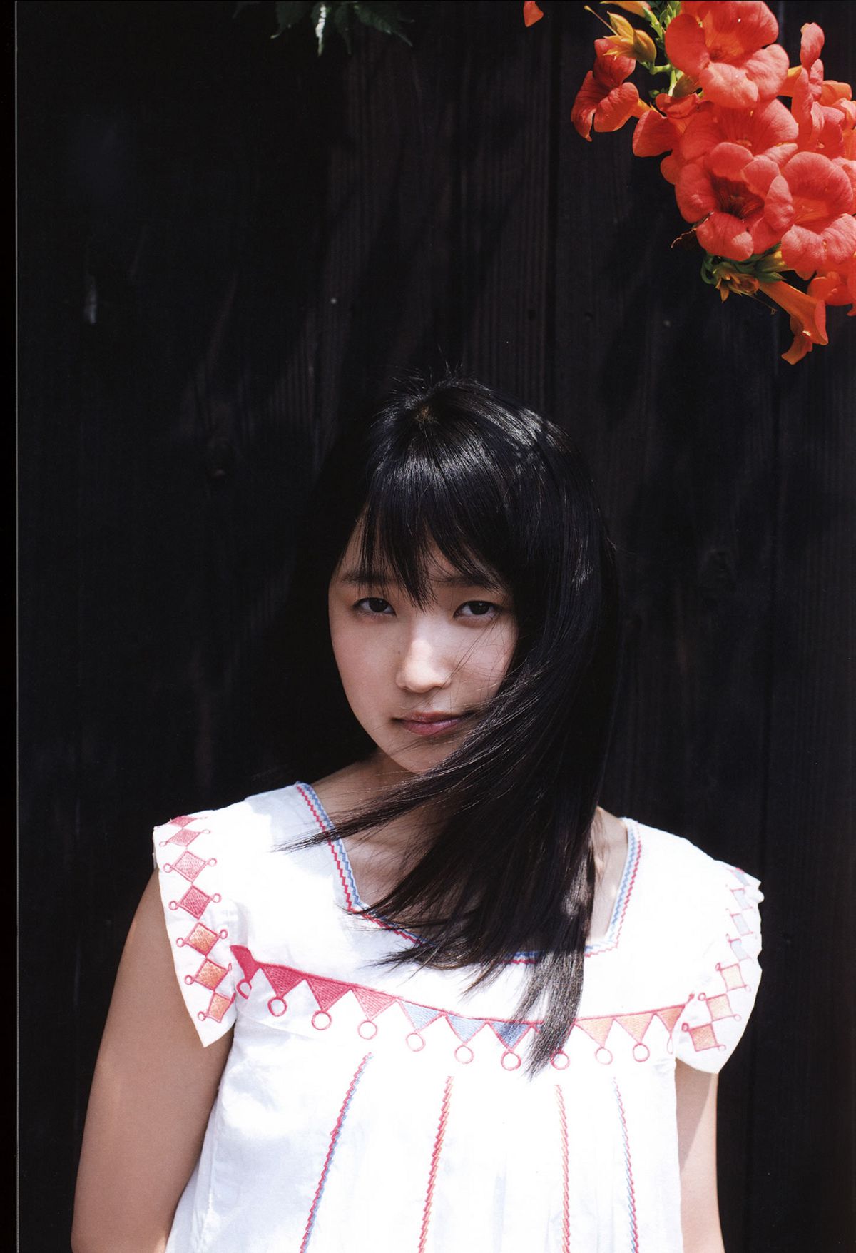 鞘師里保 写真集 『 太陽 』 [92P]