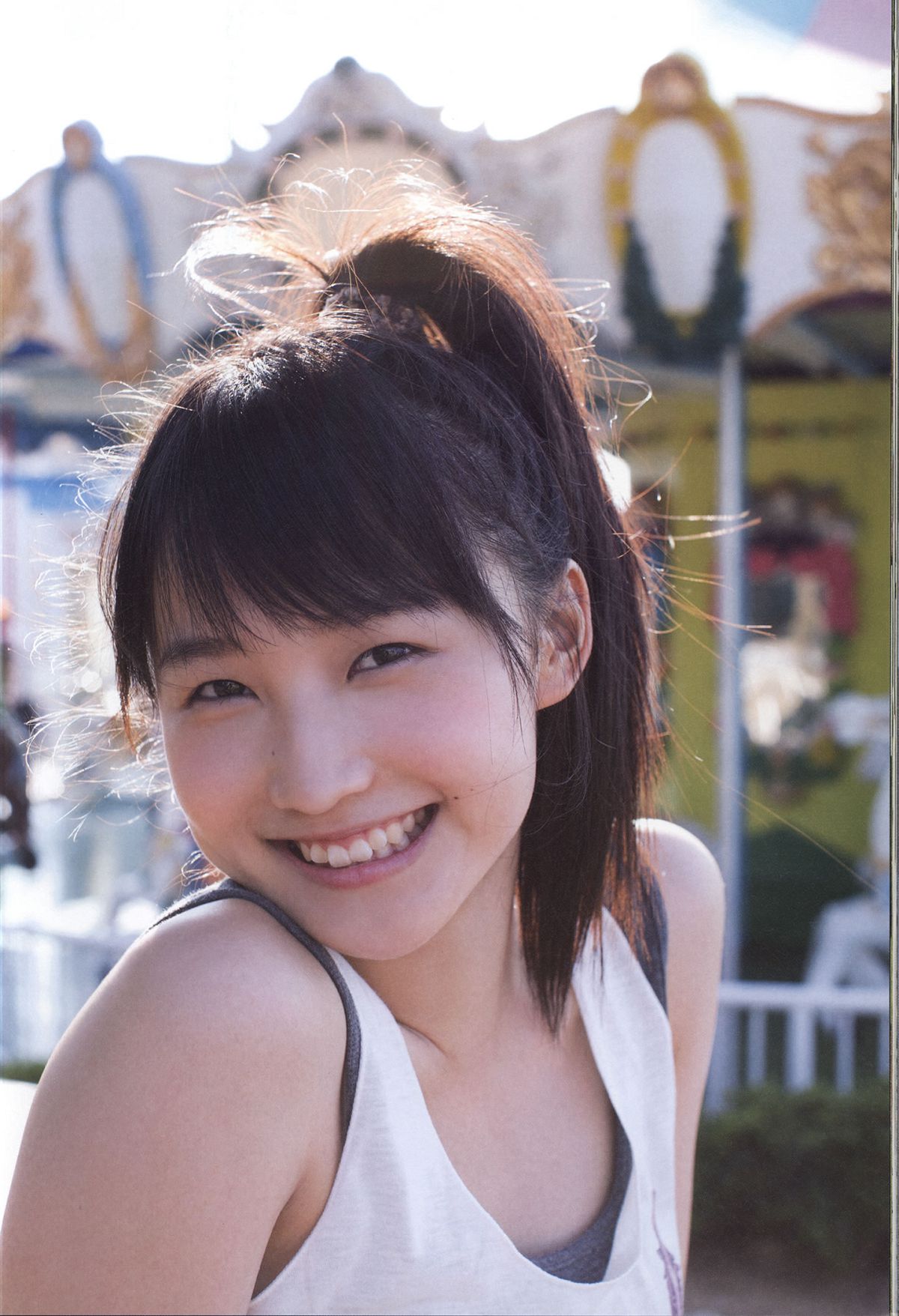 鞘師里保 写真集 『 太陽 』 [92P]