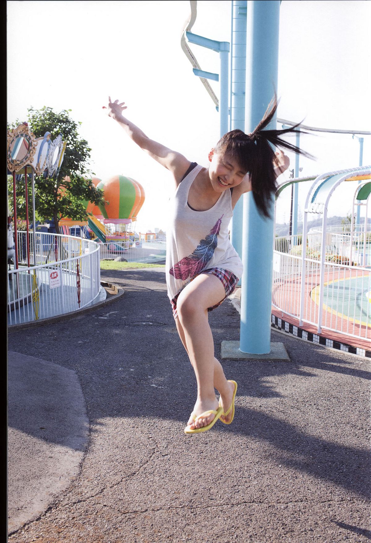 鞘師里保 写真集 『 太陽 』 [92P]