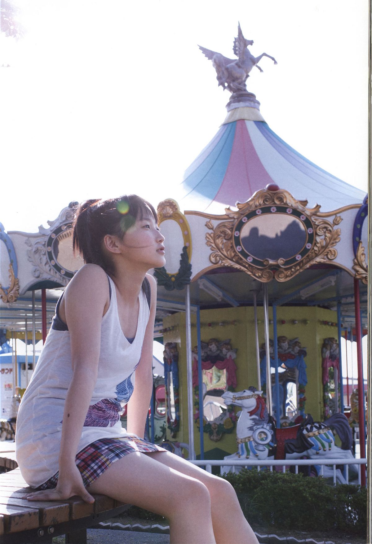 鞘師里保 写真集 『 太陽 』 [92P]