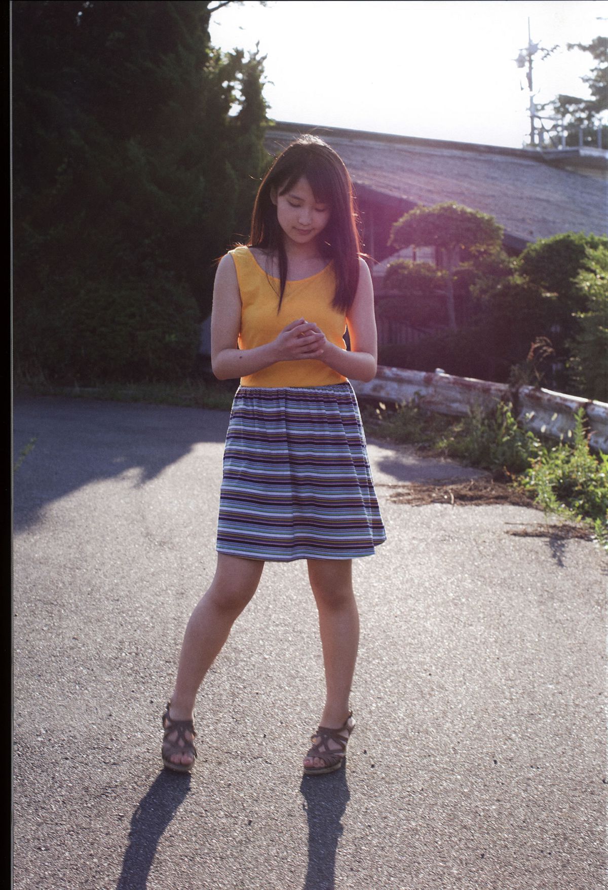鞘師里保 写真集 『 太陽 』 [92P]