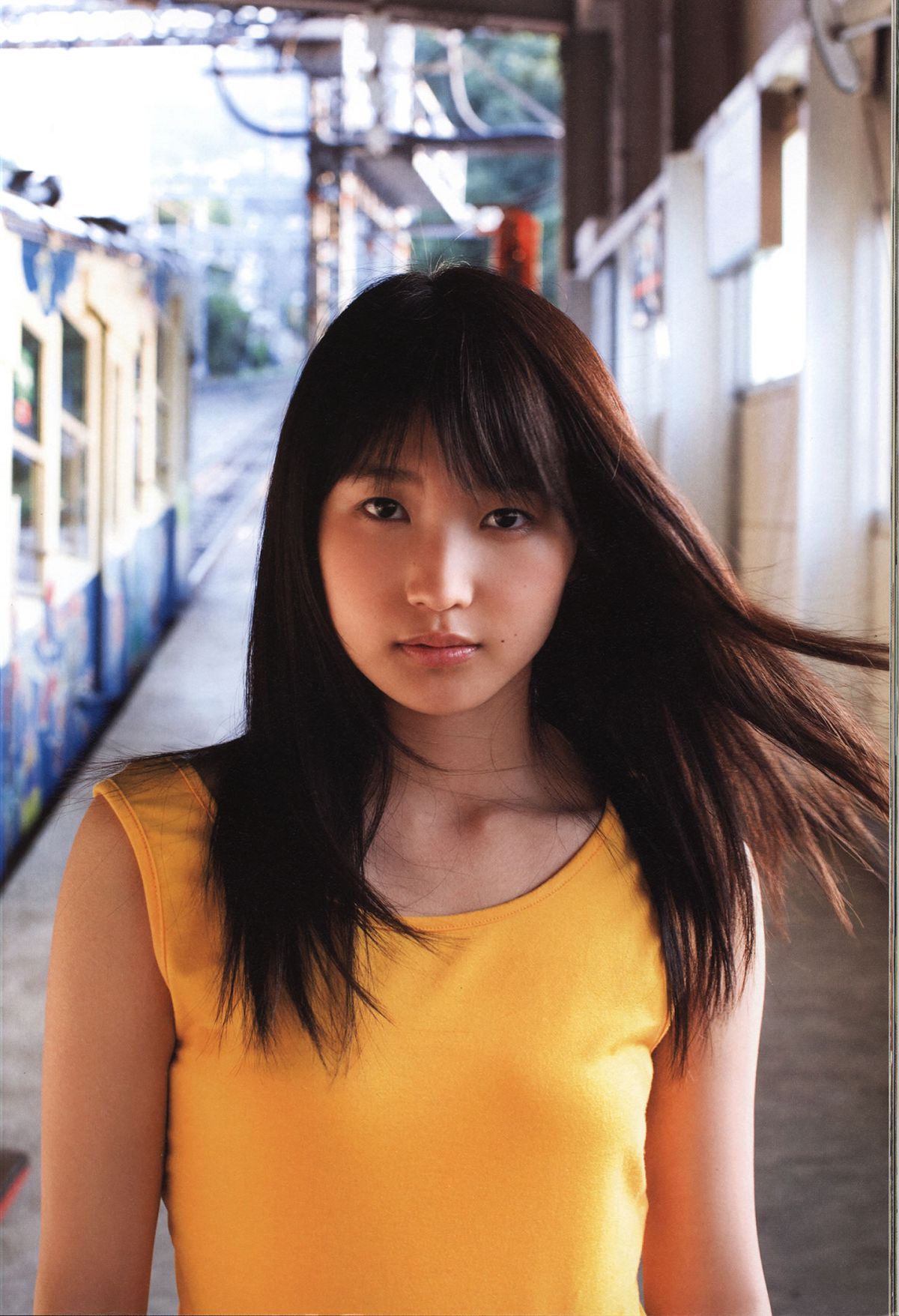 鞘師里保 写真集 『 太陽 』 [92P]