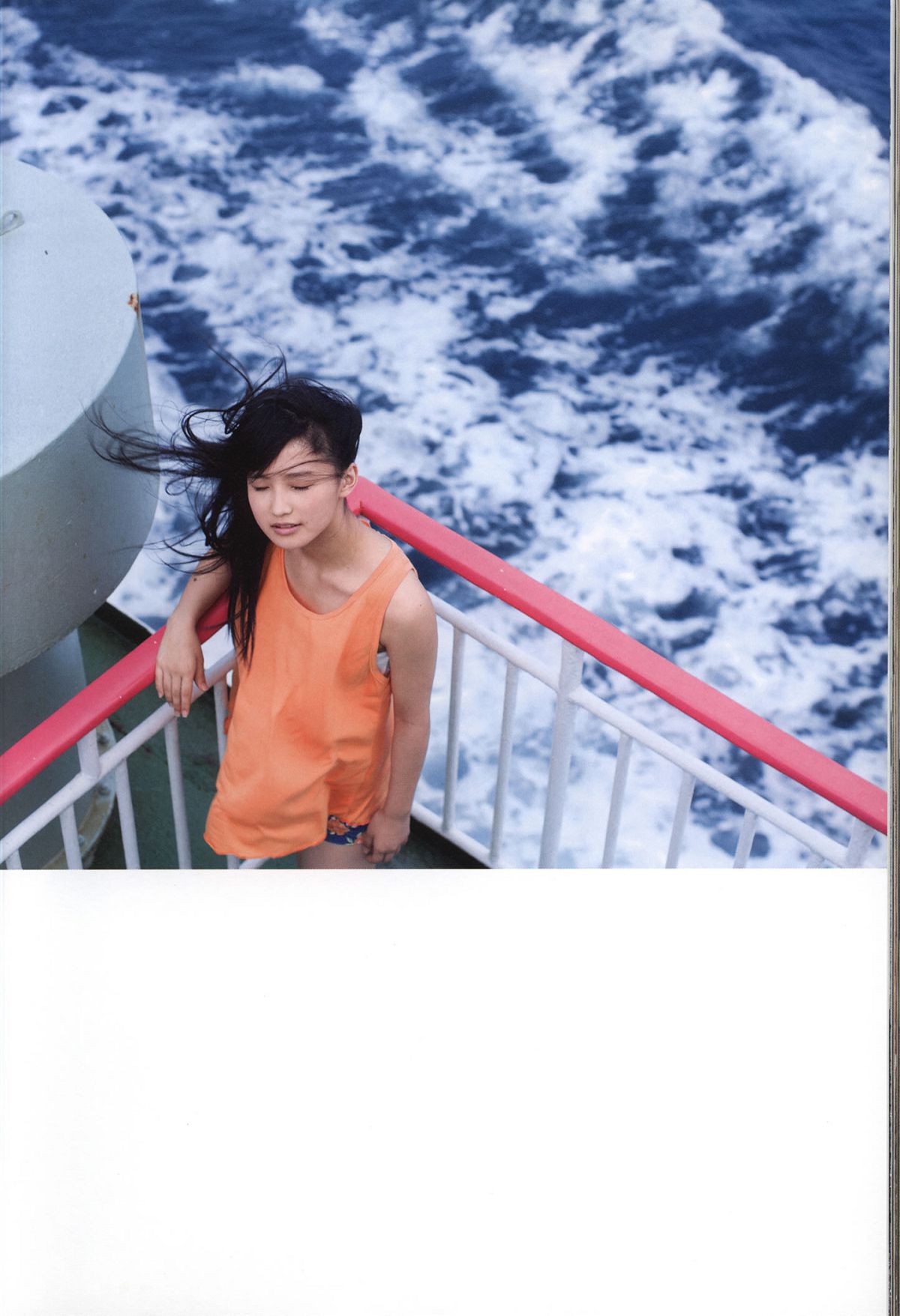 鞘師里保 写真集 『 太陽 』 [92P]