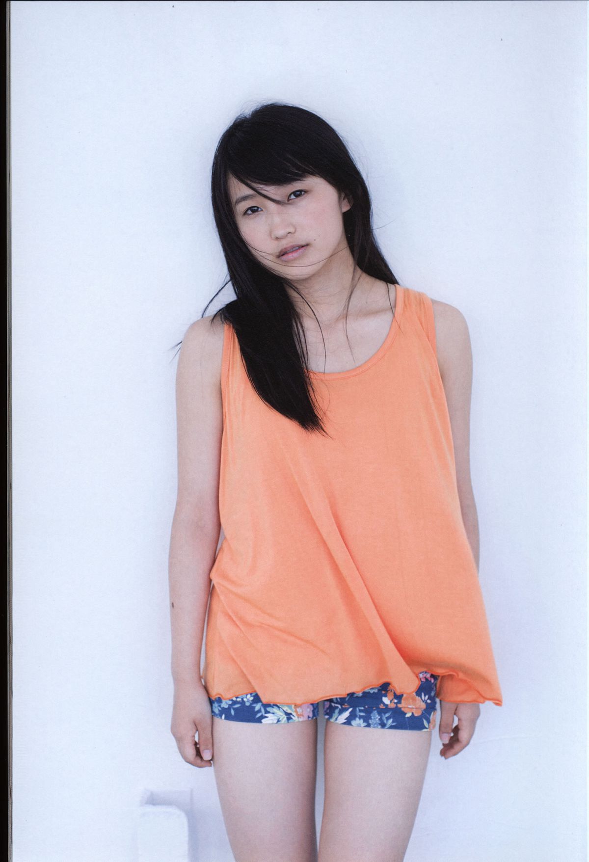 鞘師里保 写真集 『 太陽 』 [92P]
