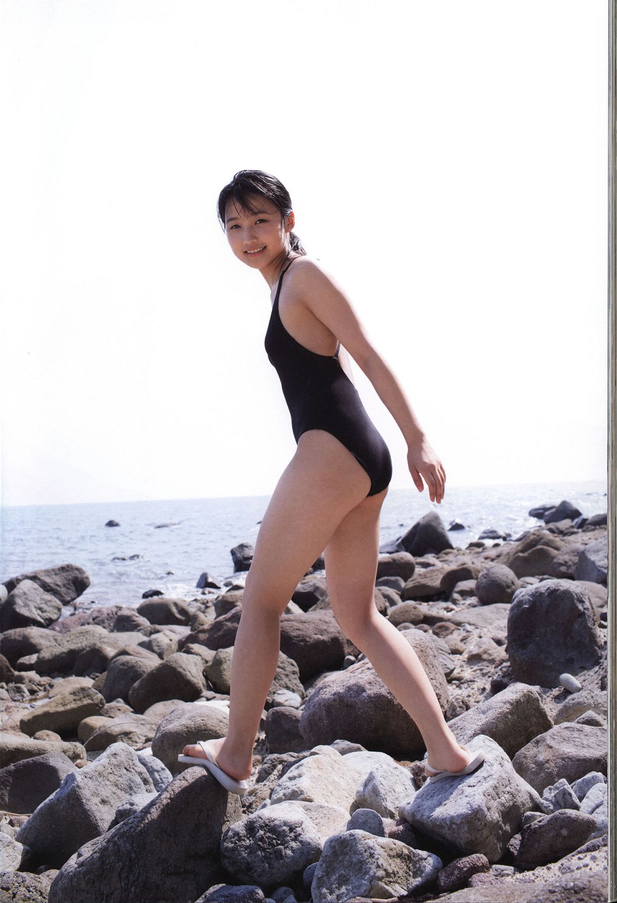 鞘師里保 写真集 『 太陽 』 [92P]