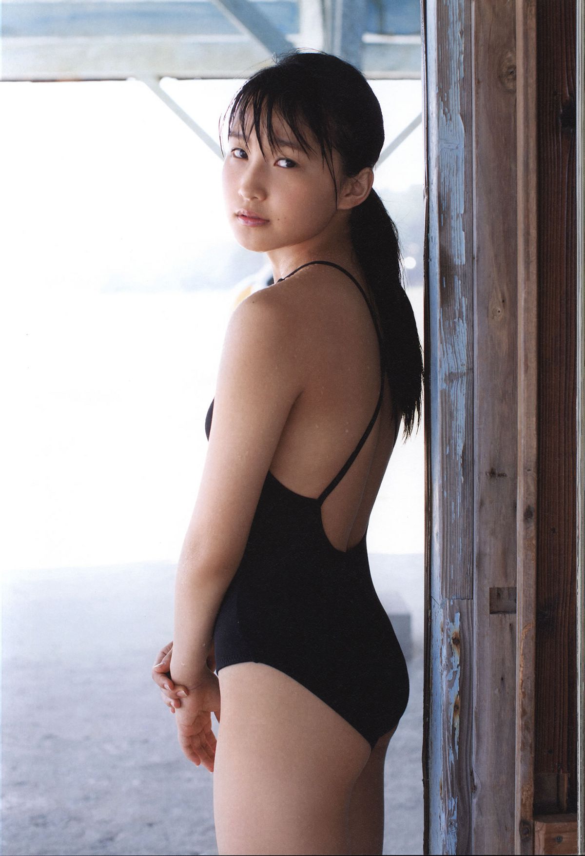 鞘師里保 写真集 『 太陽 』 [92P]