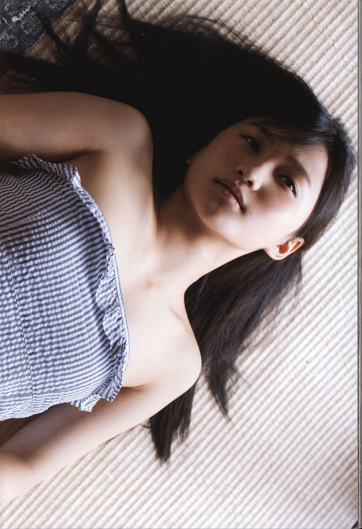 鞘師里保 写真集 『 太陽 』 [92P]