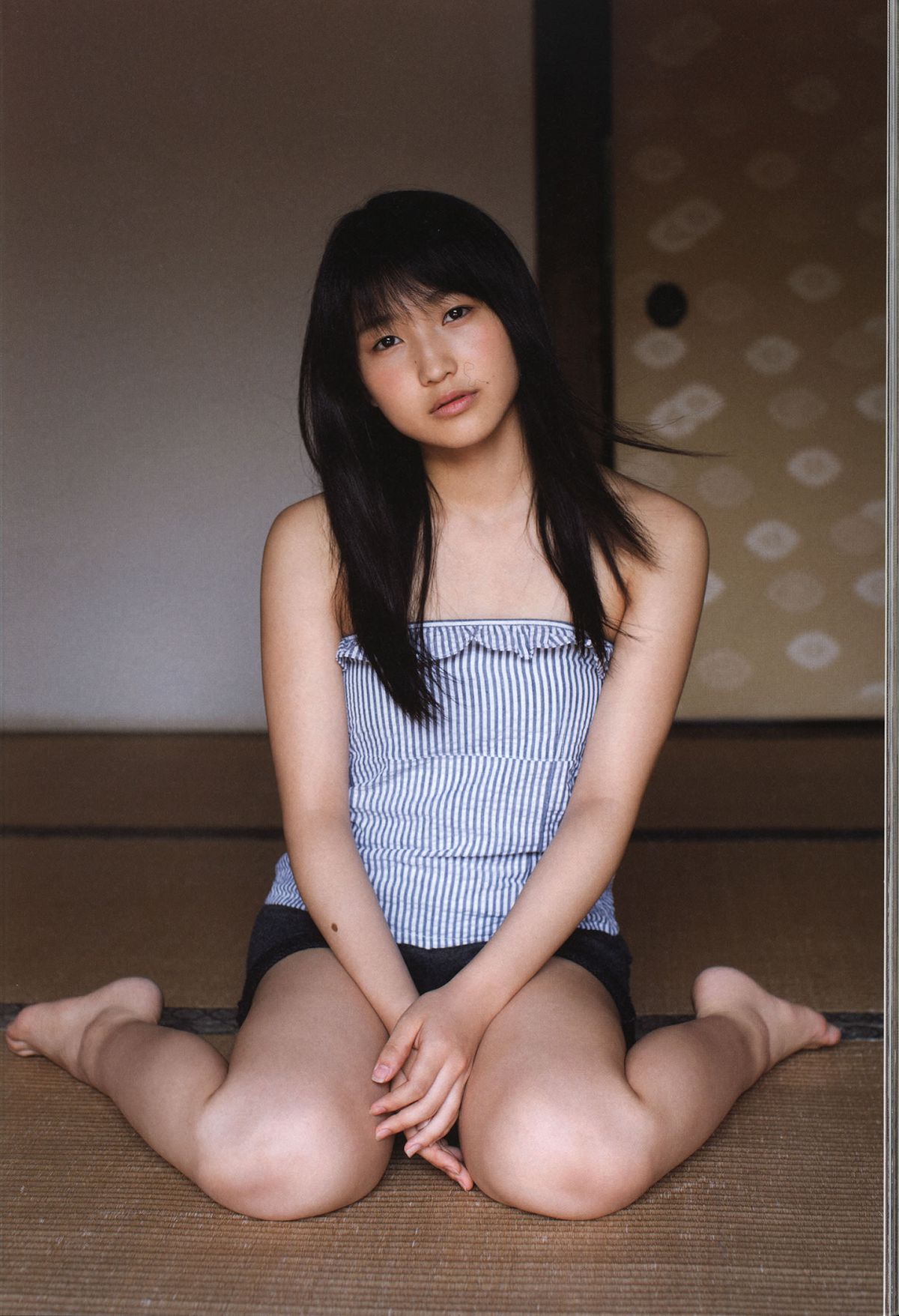 鞘師里保 写真集 『 太陽 』 [92P]
