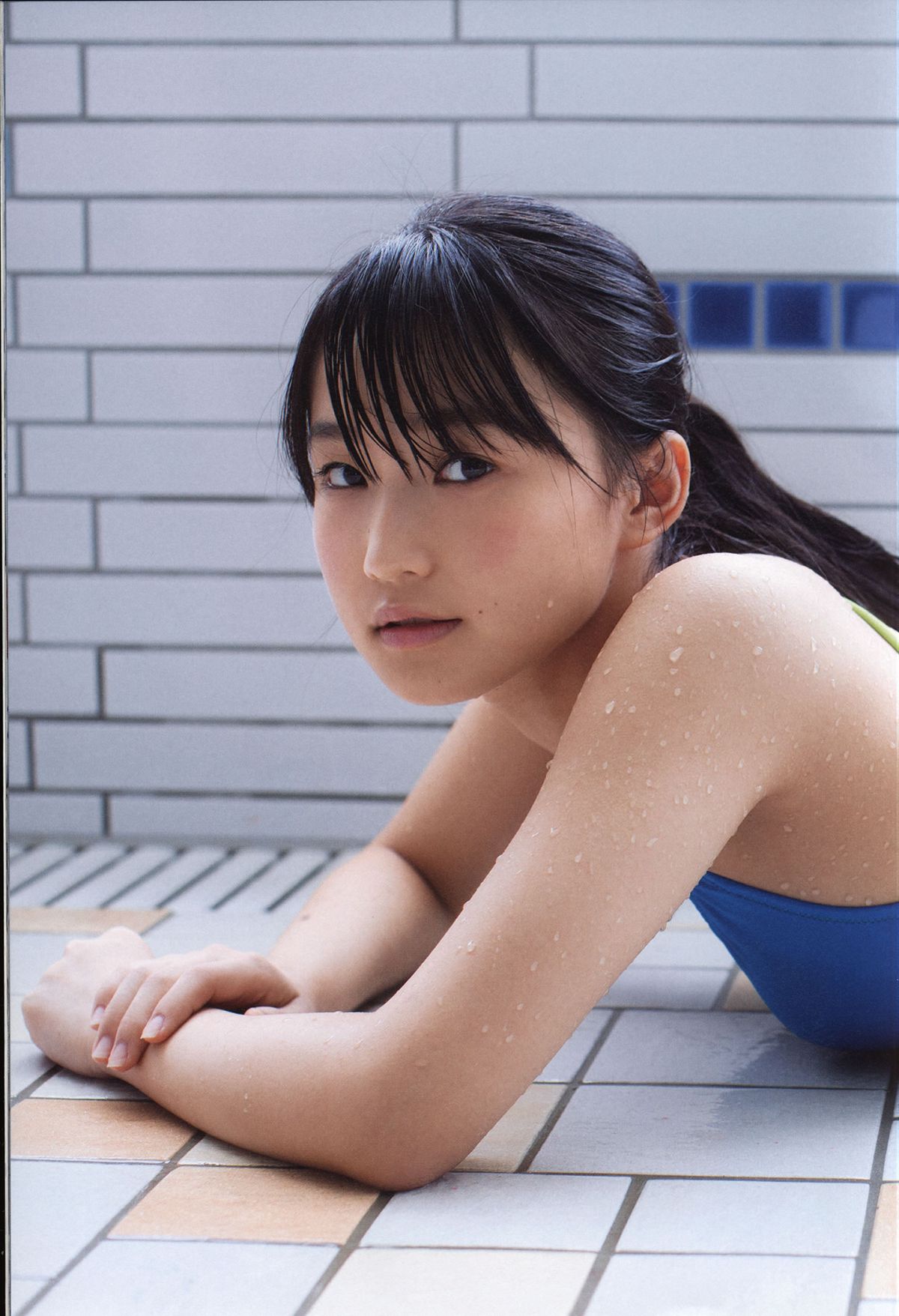 鞘師里保 写真集 『 太陽 』 [92P]