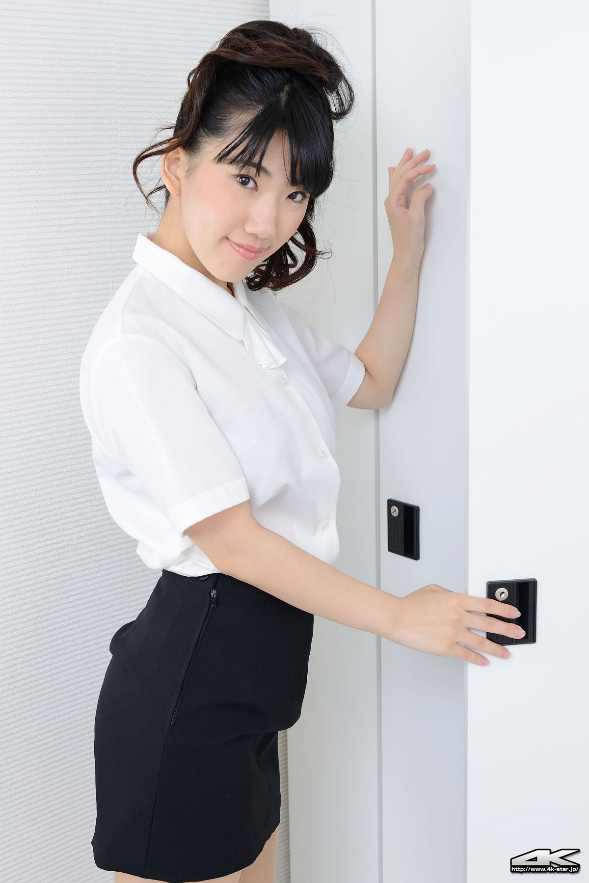 [4k-STAR] 2014.11.19 No.00326 鈴川凛 - オフィスレディ [91P]