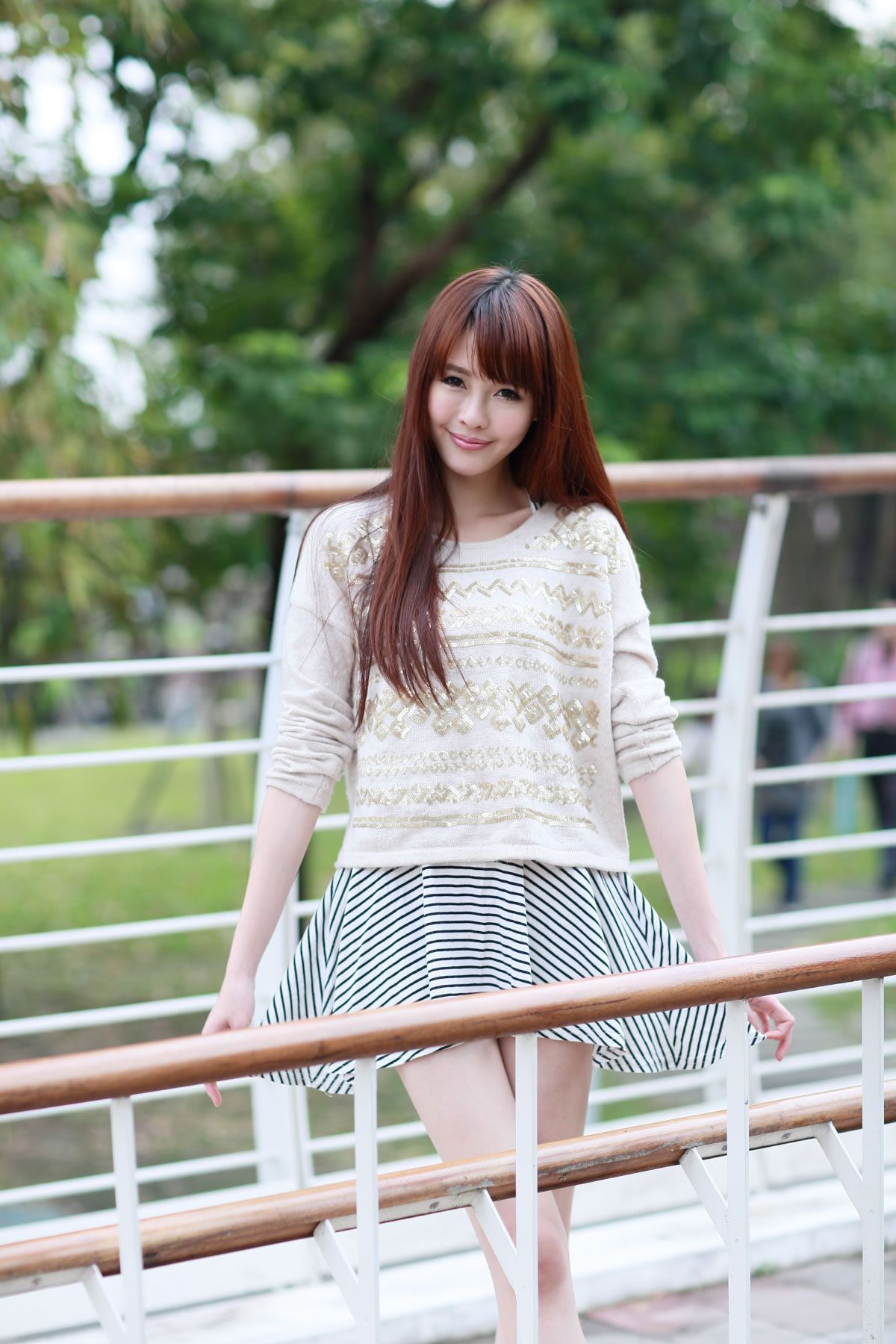 台湾清纯美女-NAOMI+蜜兒外拍 [54P]