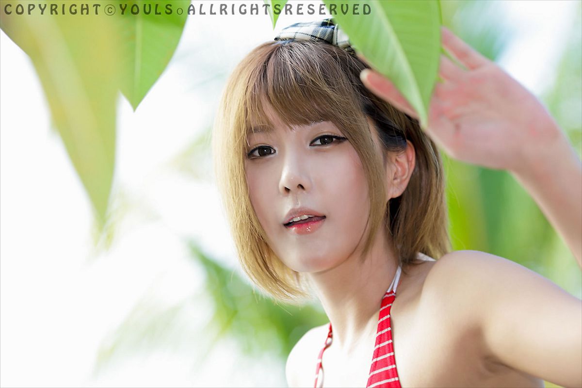 韩国超级车模许允美-红白条纹比基尼外拍 [93P]
