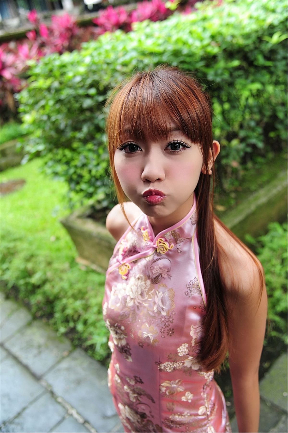 台湾清纯美女棠棠-林家花園外拍 [15P]