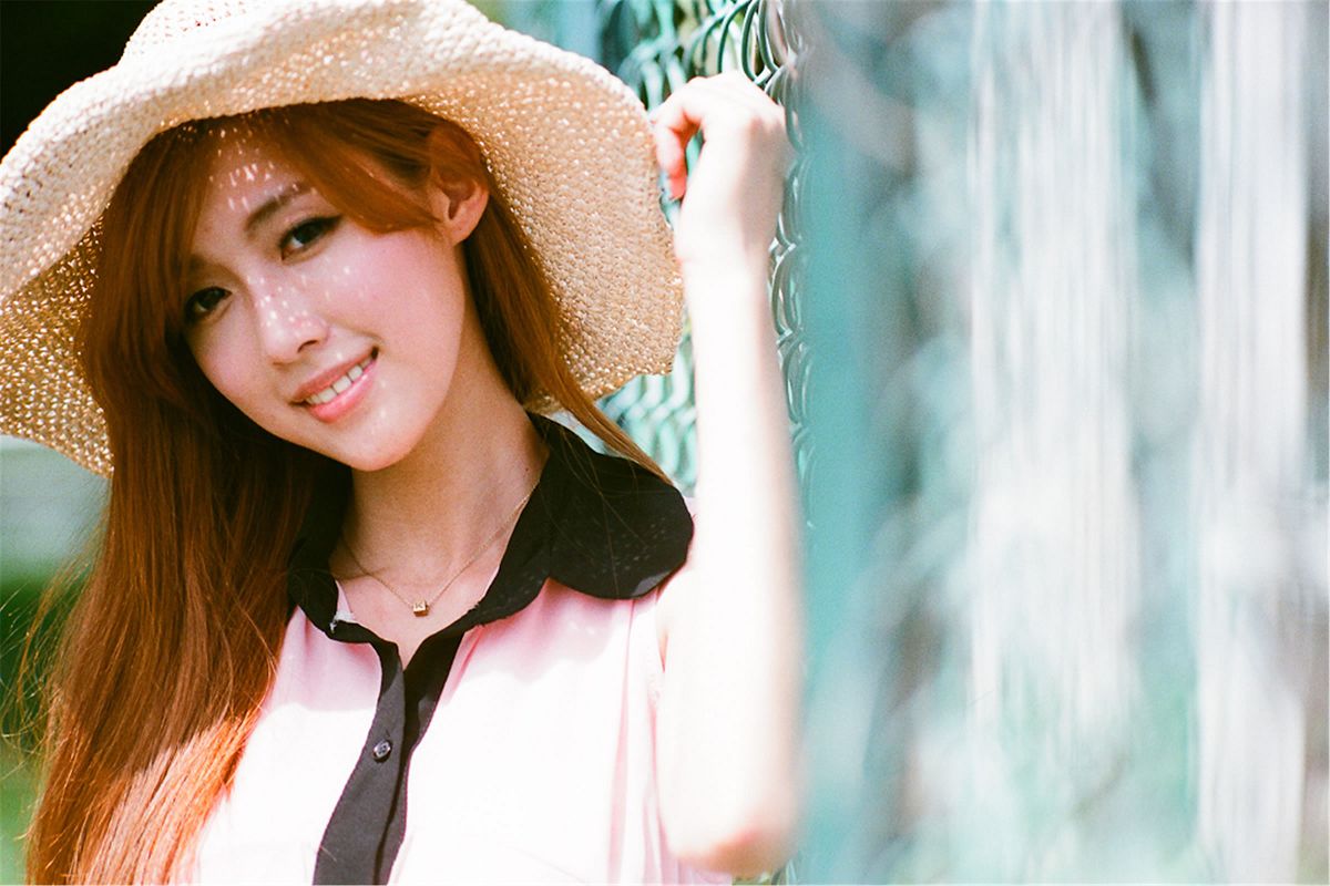 台湾清纯美女-Kila 莲池潭外拍 [21P]