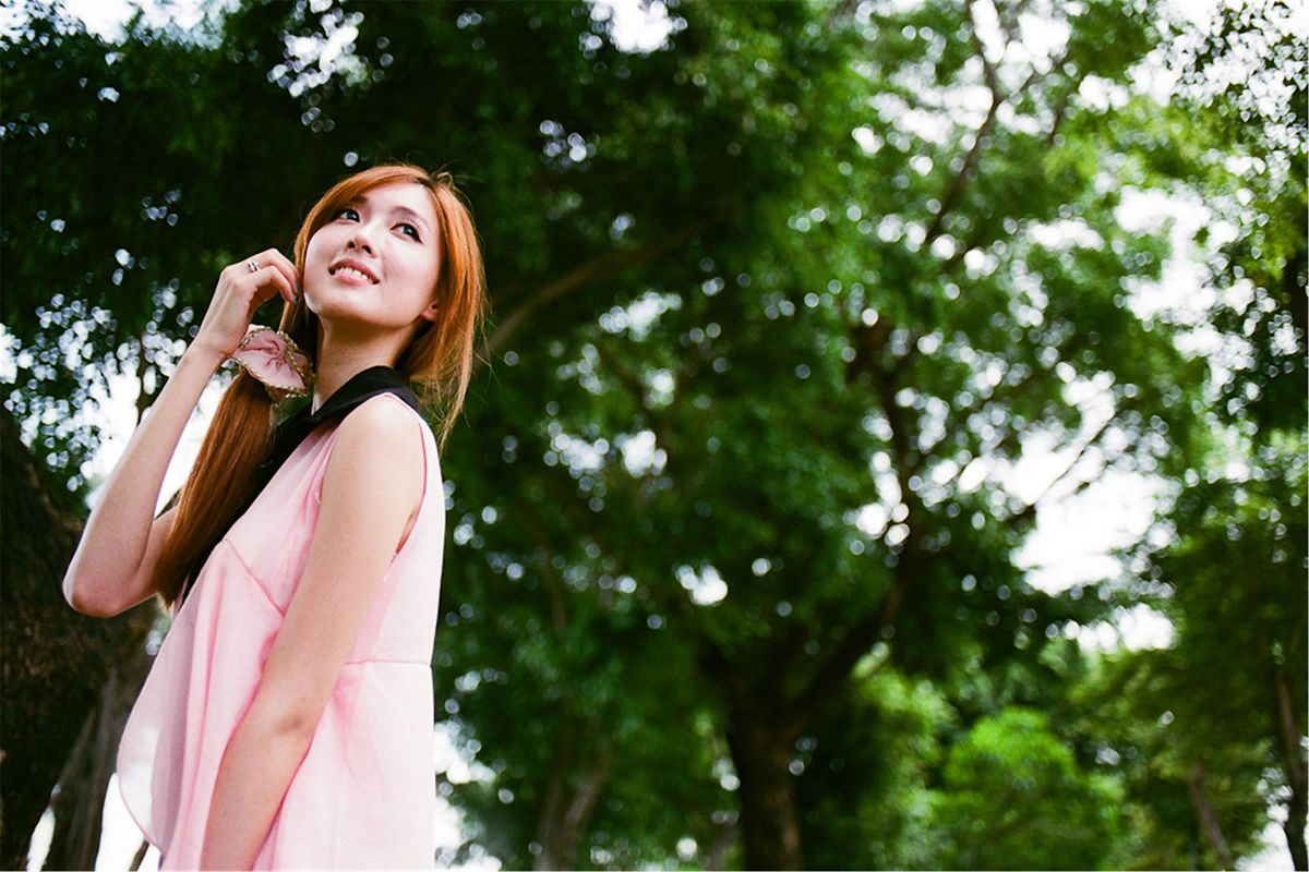 台湾清纯美女-Kila 莲池潭外拍 [21P]