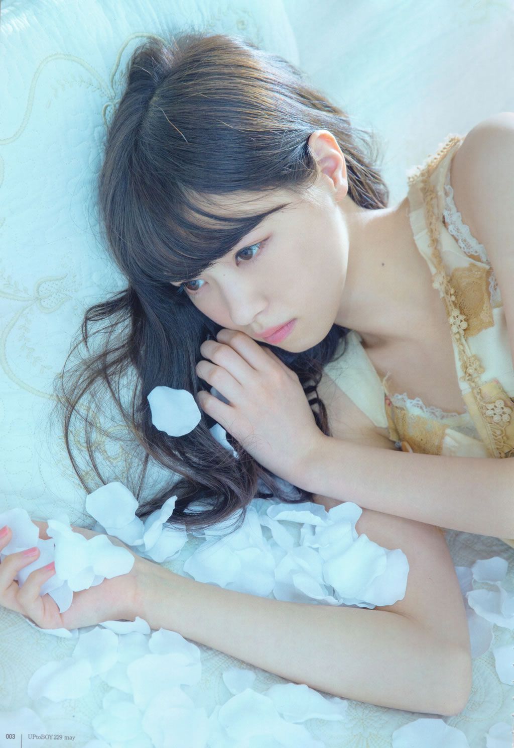 [UTB] 2015.05 西野七瀬 高柳明音 込山榛香 Team8 伊藤万理華 鞘師里保 鈴木愛理岡井千聖 + 别册付録 白石麻衣 中元日芽香 深川麻衣 和田まあやの [91P]