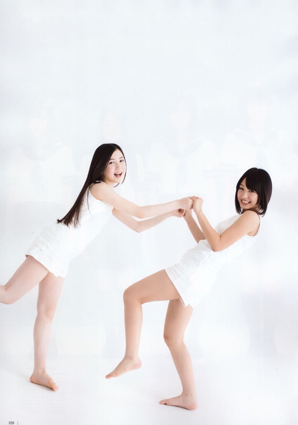 [UTB] 2015.05 西野七瀬 高柳明音 込山榛香 Team8 伊藤万理華 鞘師里保 鈴木愛理岡井千聖 + 别册付録 白石麻衣 中元日芽香 深川麻衣 和田まあやの [91P]