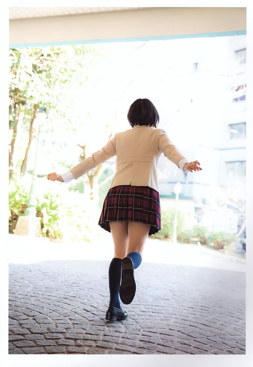 [PB写真集] Erika Ikuta 生田絵梨花 Haruka Kodama 兒玉遥 Graduation-高校卒業-2015 [34P]