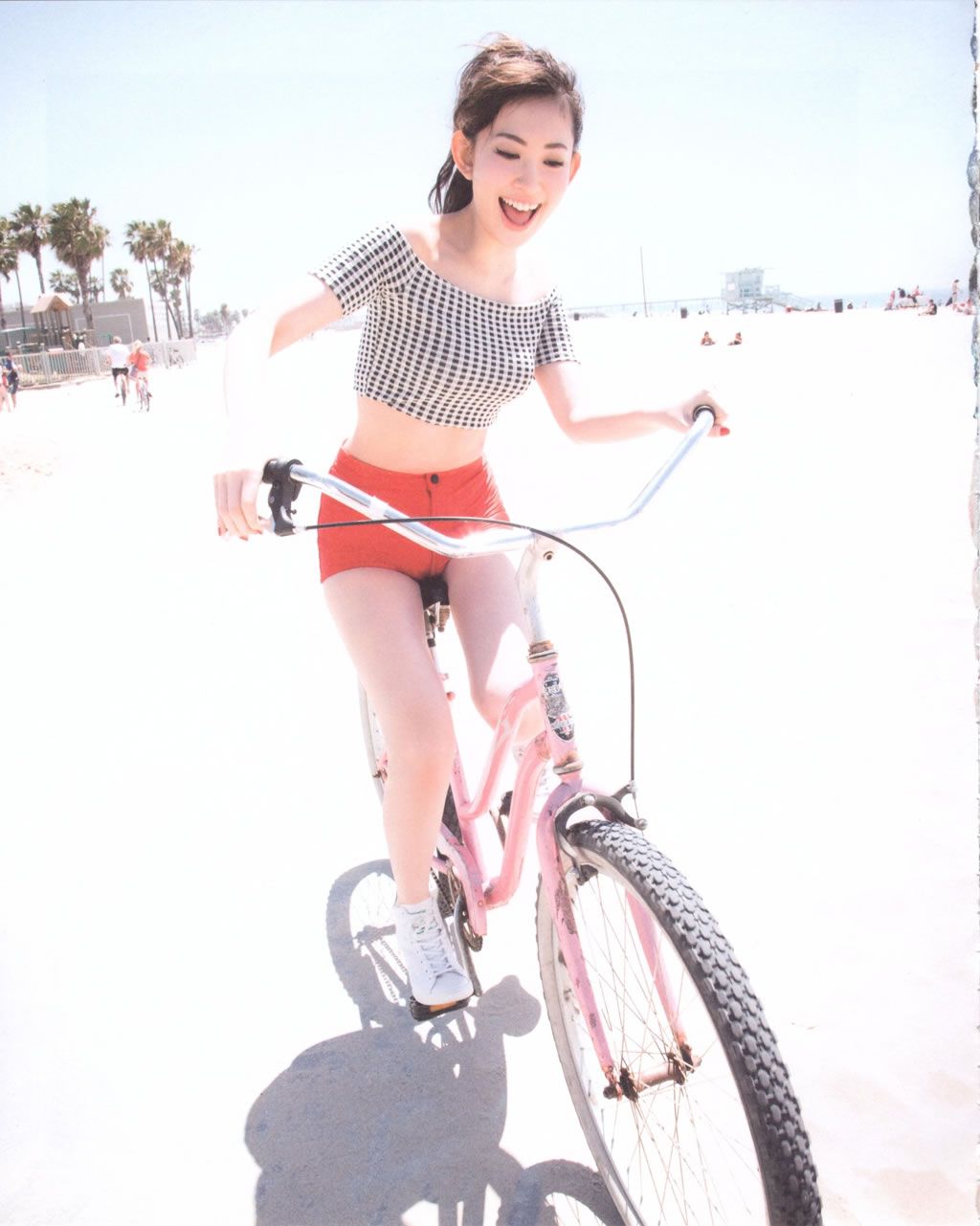 [PB写真集] Haruna Kojima 小嶋陽菜 Dou Suru どうする？ [138P]