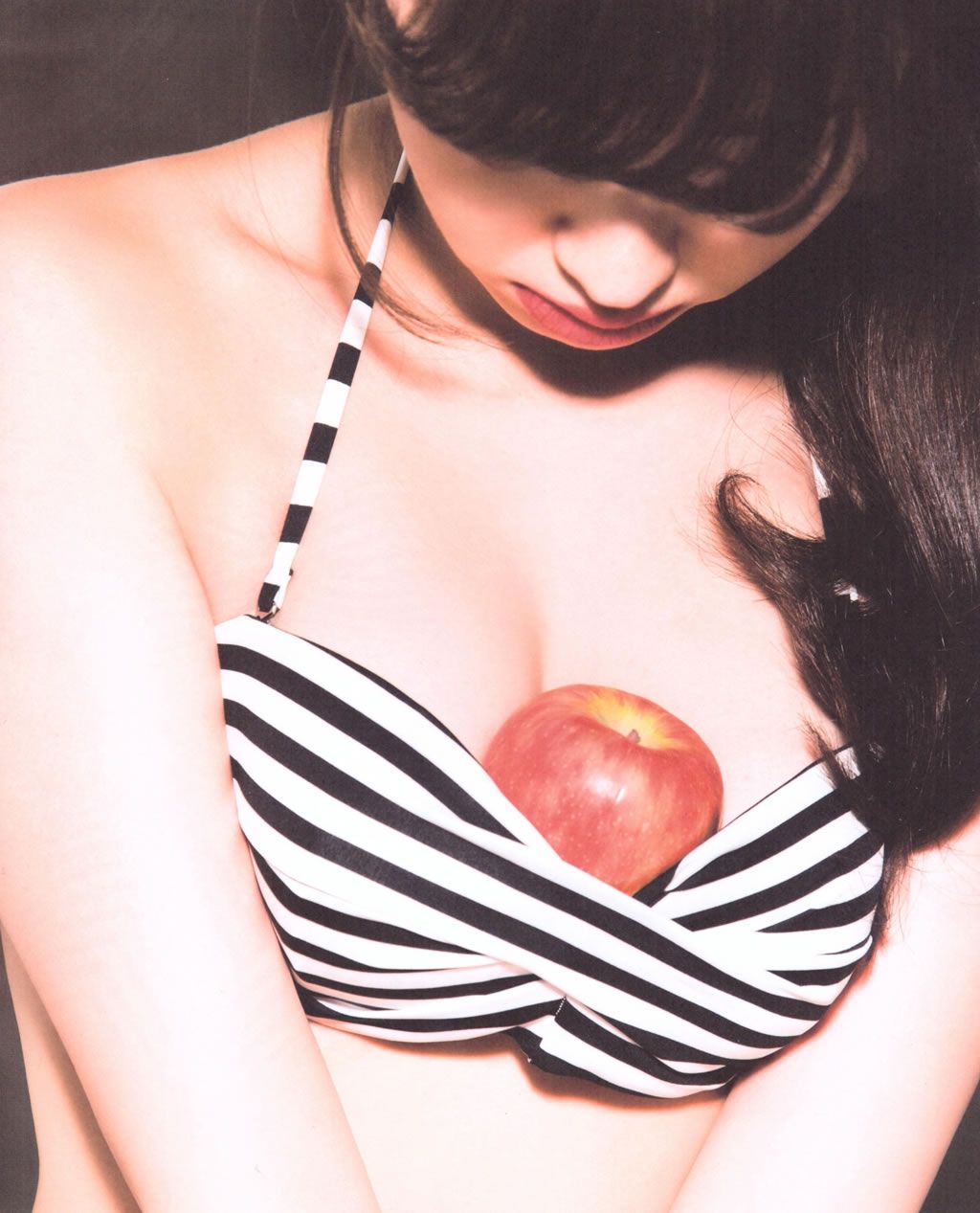 [PB写真集] Haruna Kojima 小嶋陽菜 Dou Suru どうする？ [138P]