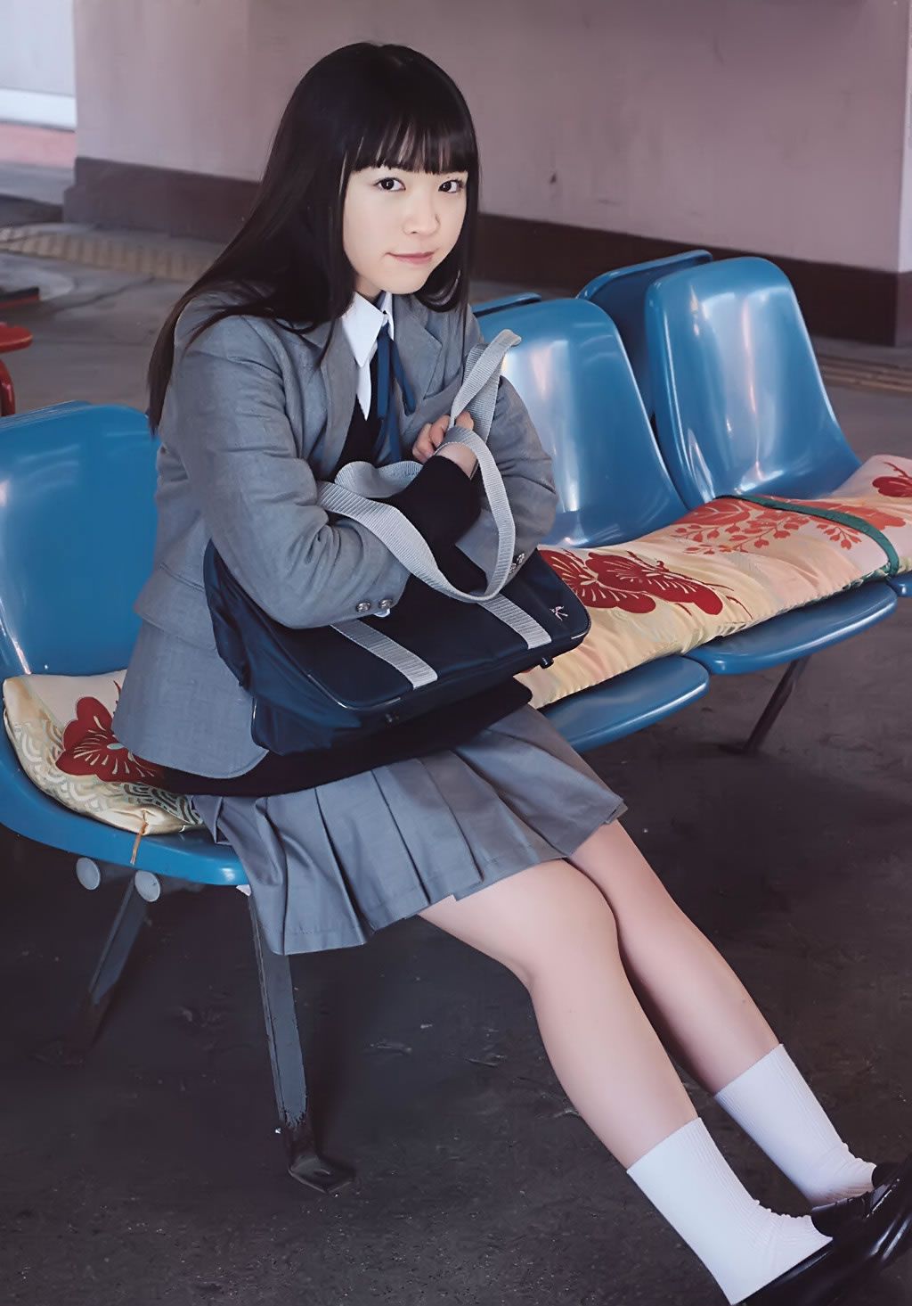 [PB写真集] Nana Owada 大和田南那 Miria Watanabe 渡辺みり愛 Graduation-中学卒業-2015 [31P]