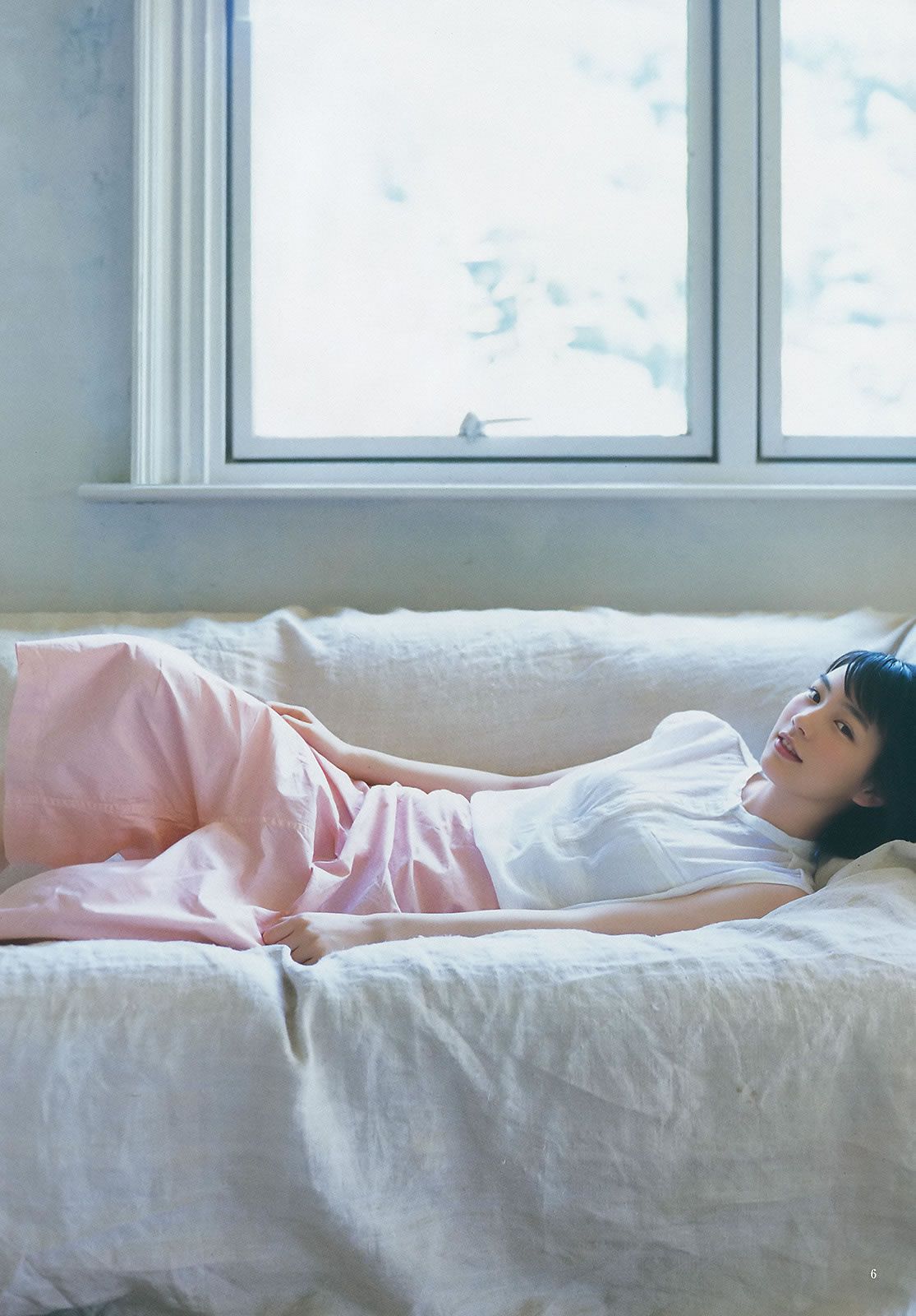 [Weekly Young Jump] 2015 No.23 24 松本愛 天木じゅん  能年玲奈 石川恋 [35P]