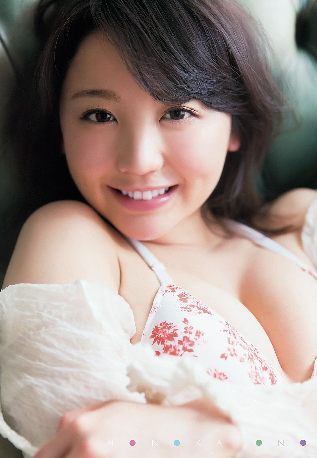[Young Animal] 2015 No.10 11 宮脇咲良 兒玉遙 朝長美桜 松岡菜摘 穴井千尋 おのののか 羽宮千皓 [31P]