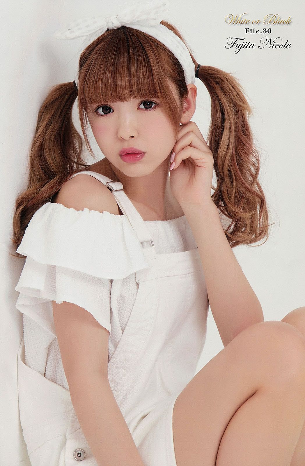 [Young King] 2015 No.13 柳ゆり菜 藤田 ニコル 石川恋 川井優沙 [31P]