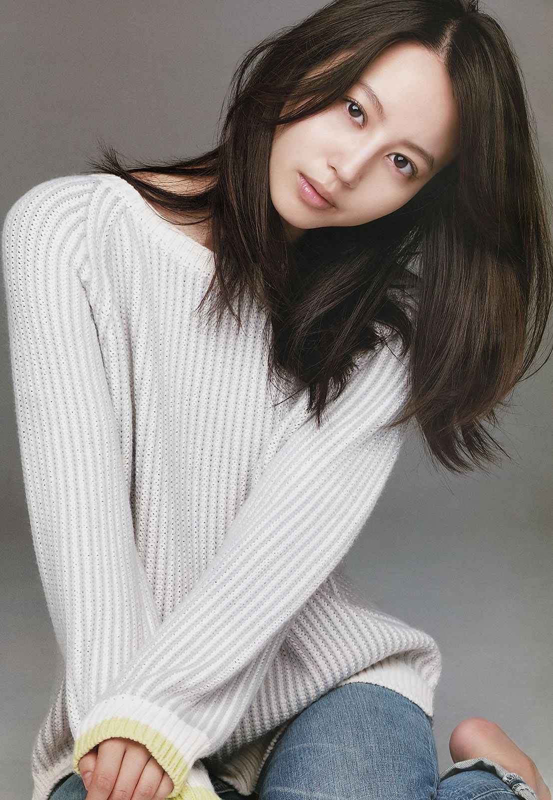 [Weekly Big Comic Spirits] 2013 No.44-47 堀北真希 長野美郷 横山ルリカ 柏木由紀 上間美緒 秋本帆華 [22P]