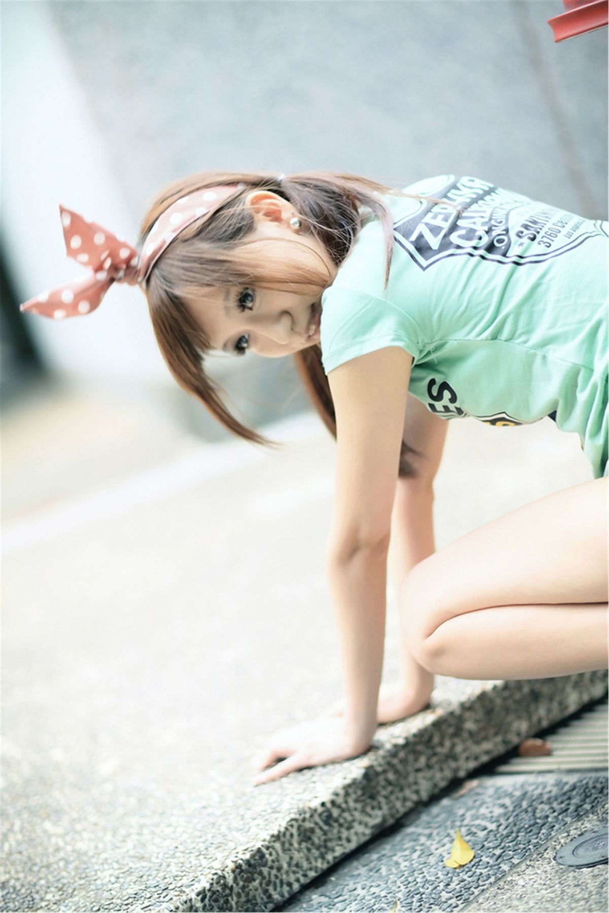 台湾清纯美女-小瑾-午小艾-水博馆周遭 [33P]