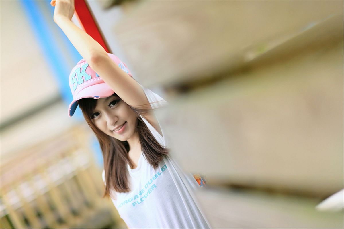 台湾清纯美女-小瑾-午小艾-水博馆周遭 [33P]