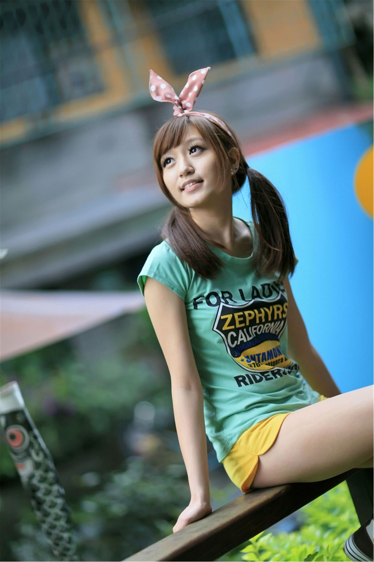 台湾清纯美女-小瑾-午小艾-水博馆周遭 [33P]