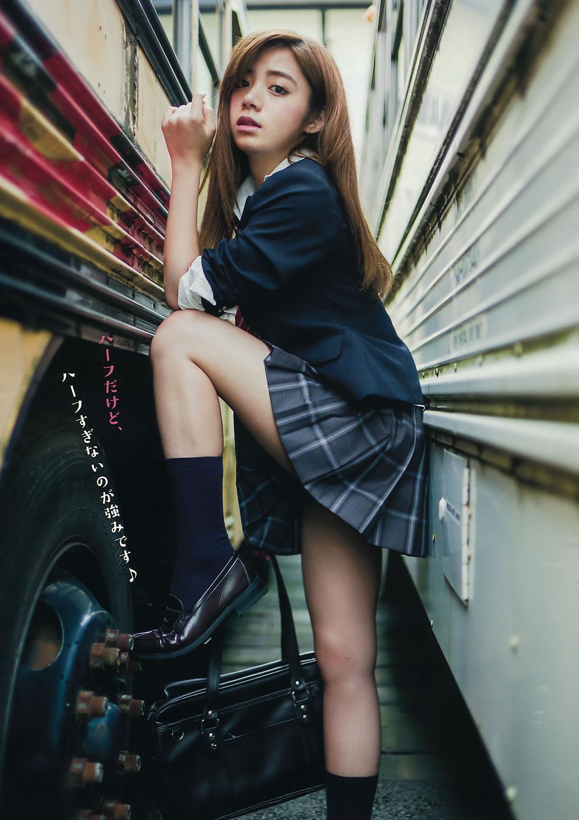 [Young Magazine] 2015 No.39-41 浅川梨奈 真野恵里菜 浜辺美波 池田エライザ 他 [33P]